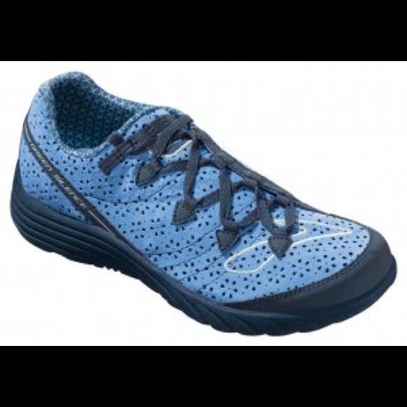 brooks green silence shoes